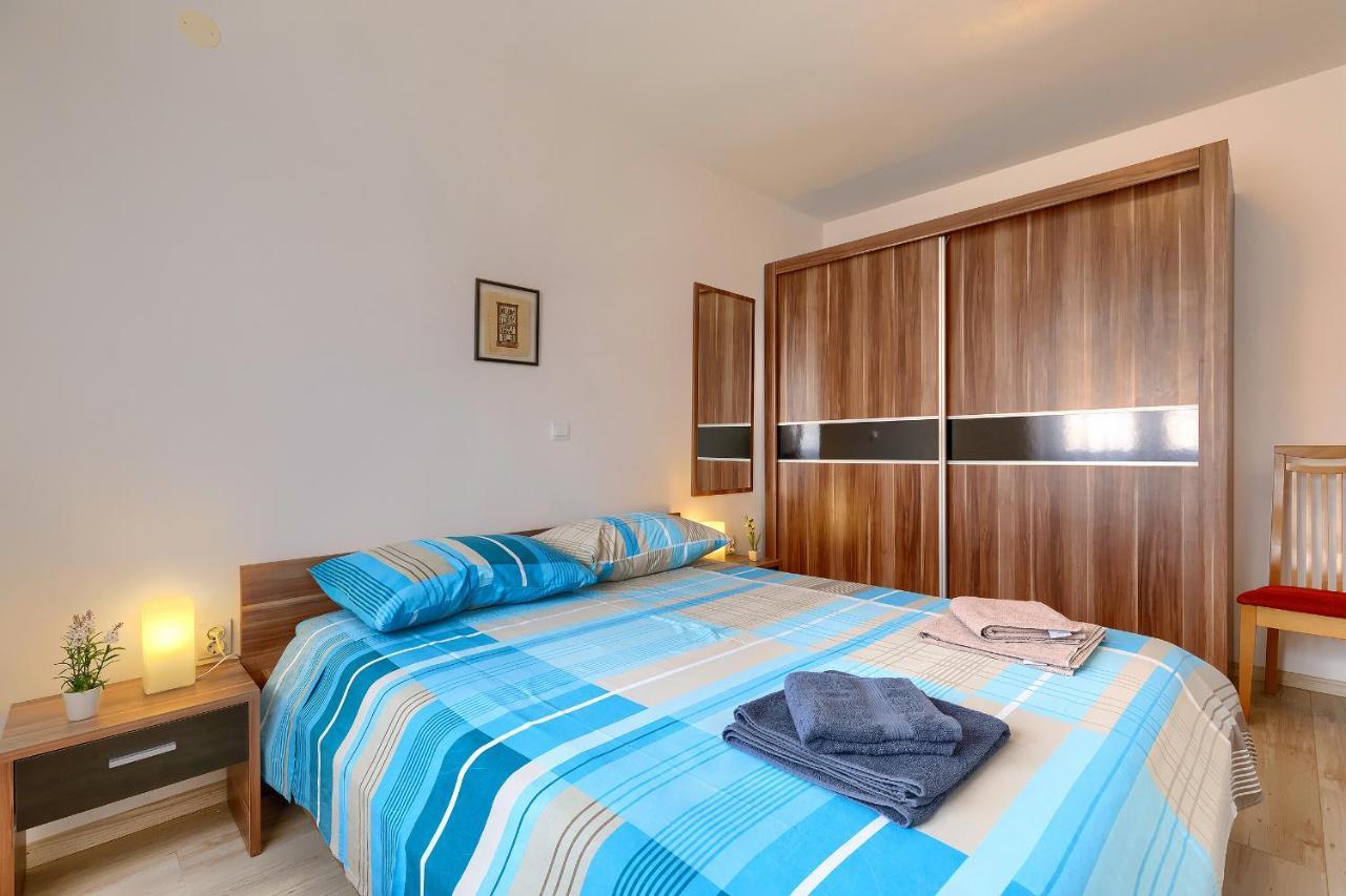Stylish Flats With Two Bedrooms In *