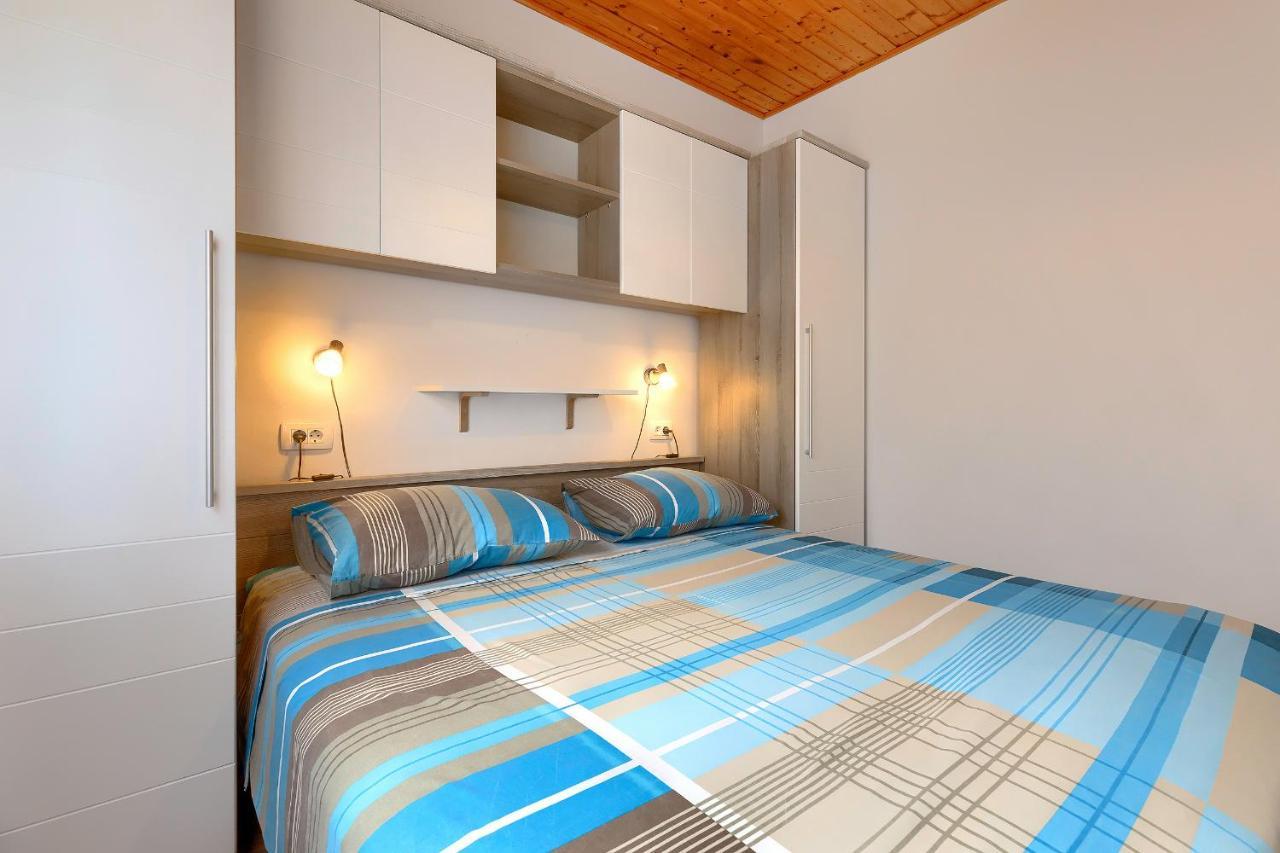 Stylish Flats With Two Bedrooms In Apartmán Premantura