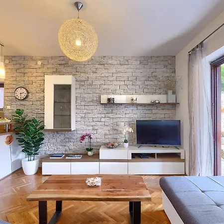 Stylish Flats With Two Bedrooms In Premantura Exterior photo