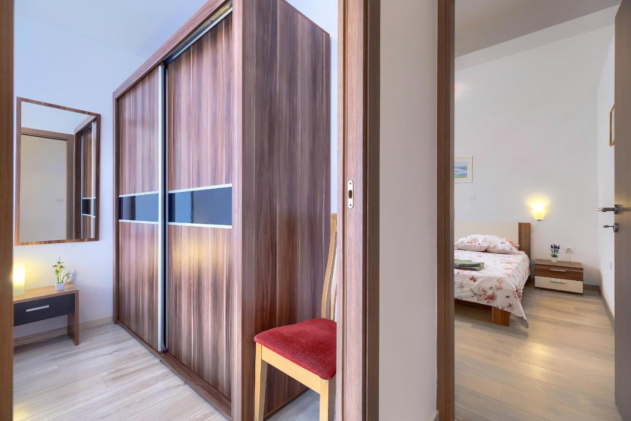 Stylish Flats With Two Bedrooms In *